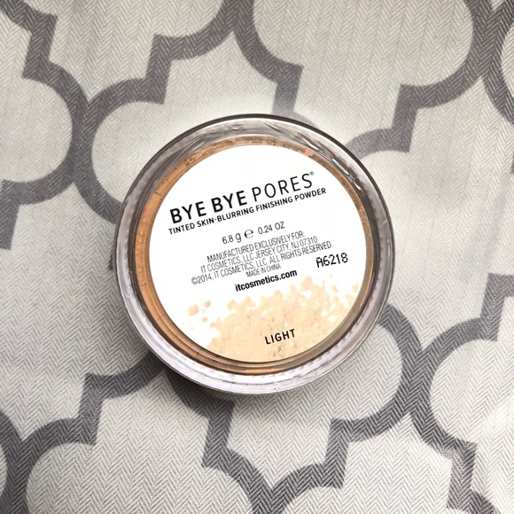 IT COSMETICS Bye Bye pores finishing powder -LIGHT - Picture 3 of 4
